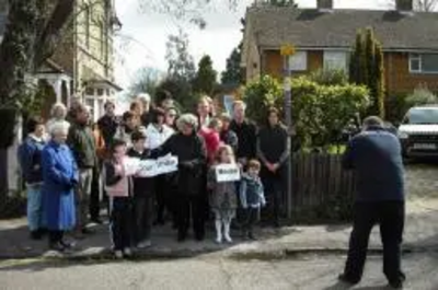 Cllr. Pooley and Parliamentary Candidate Stephen Robinson with local residents